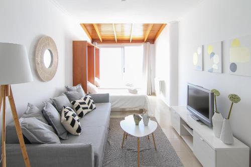 Estudio frente a la playa de Las Canteras S64