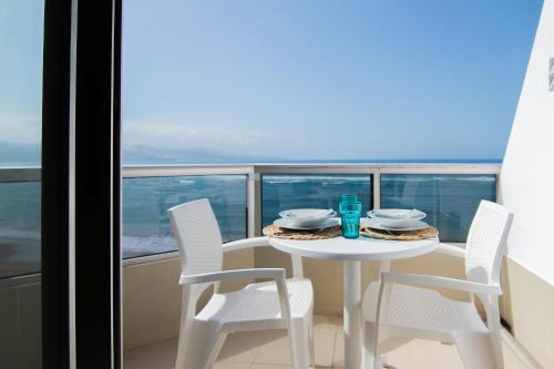 Estudio frente a la playa de Las Canteras S64
