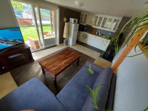 A seating area at Bazyl Apartment