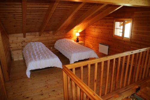 Postel nebo postele na pokoji v ubytování Aeolus MOUNTAIN & QUIET chalet 12 pers by Alpvision Résidences