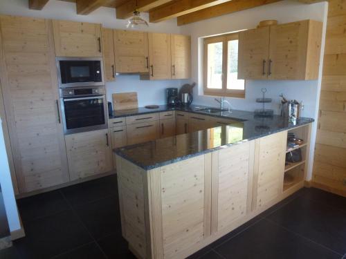 Adele SKI IN & SKI OUT chalet 10 pers – Photos 4