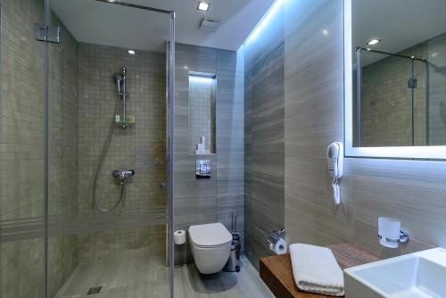 Salle de bains dans l'établissement Rosslyn Dimyat Hotel Varna