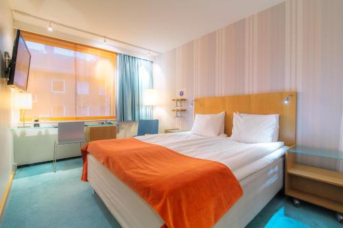 Una cama o camas en una habitación de ProfilHotels Aveny