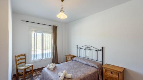 Ένα ή περισσότερα κρεβάτια σε δωμάτιο στο Casa La Molina Riogordo by Ruralidays