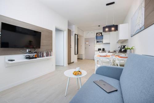 Kuchyňa alebo kuchynka v ubytovaní Apartamenty Aquamarina Onyx by Noclegi Renters