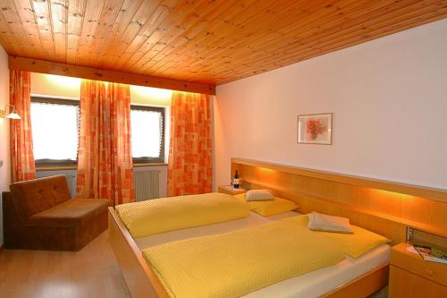 Кровать или кровати в номере Ferienwohnungen Bulandhof