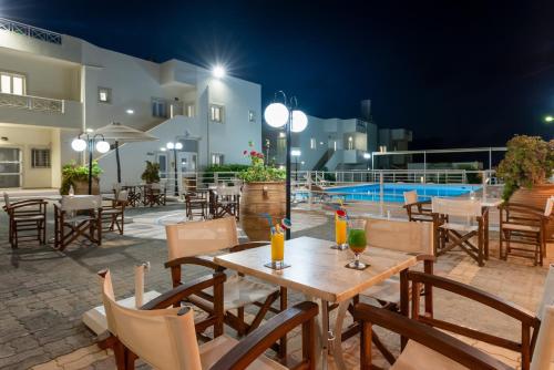 Πισίνα στο ή κοντά στο Mylos Apartments Anissaras
