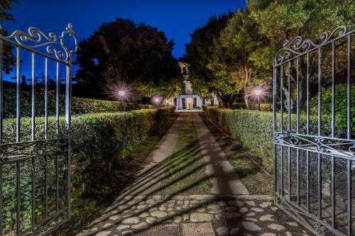 an entrance to a garden with an iron gate at Villa Ines charme near Lucca in Altopascio