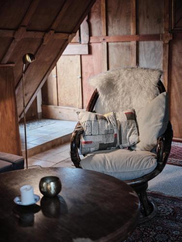 a chair and a table in a room with a tableablish at Guesthouse with 3 apartments, just outside Berlin, near to Tesla in Burig