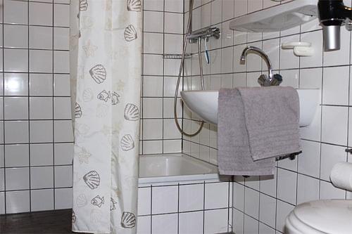 Bathroom sa Gutshof Schulze-Althoff