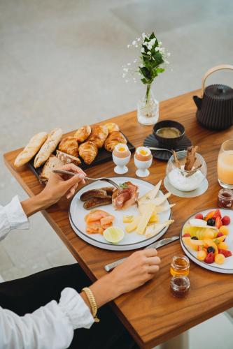 Makanan di atau berdekatan hotel
