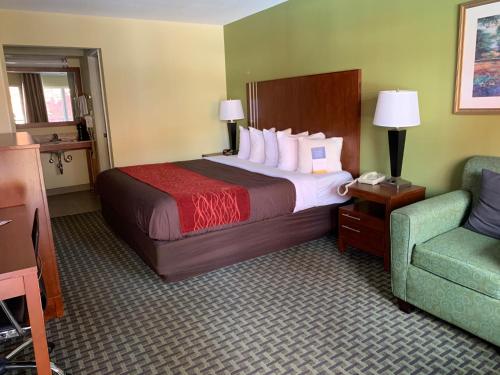 Χώρος καθιστικού στο Days Inn by Wyndham Austintown