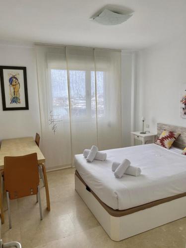 HomeForGuest Apartment next to Las Canteras with FREE Parking