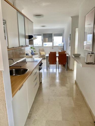 HomeForGuest Apartment next to Las Canteras with FREE Parking