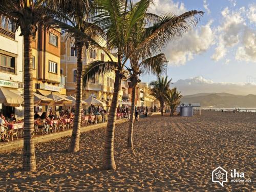 HomeForGuest Apartment next to Las Canteras with FREE Parking
