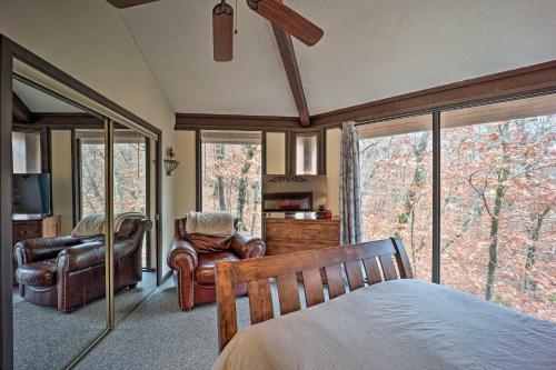 Imagen de la galería de Beech Mountain Resort Home with Deck and Hot Tub!, en Beech Mountain