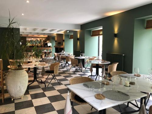 Restaurace v ubytování Le Sahuc