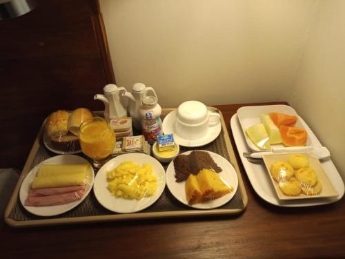 Opções de café da manhã disponíveis para hóspedes em Pousada O Garimpo