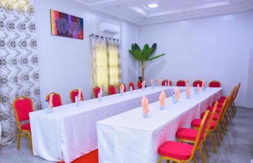 Kawasan bisnes dan/atau bilik persidangan di White Horse Hotel Cotonou