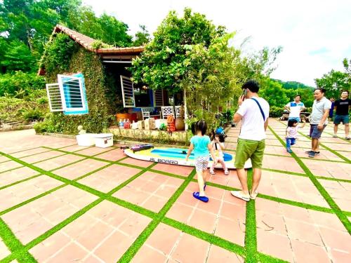 a group of people playing a game of frisbee at Nhà Ven Hồ Đồng Đò, Minh Trí, Sóc Sơn, Hà Nội in Hanoi