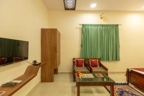 Televisyen dan/atau pusat hiburan di KSTDC Hotel Mayura Adilshahi Bijapur