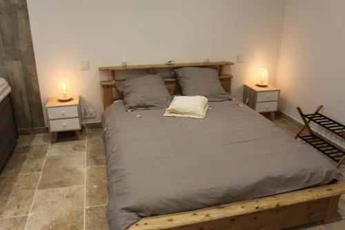 Katil atau katil-katil dalam bilik di Les secrets de l'isle