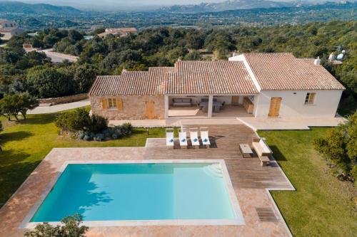 an aerial view of a house with a swimming pool at Borgo Smeraldo Villas in Arzachena