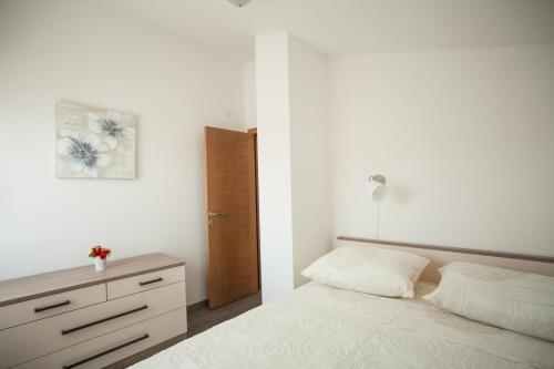 En eller flere senger på et rom på Apartment Zeljana