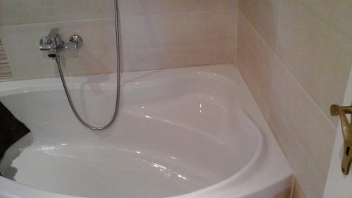 Bilik mandi di APARTMAN Marcela