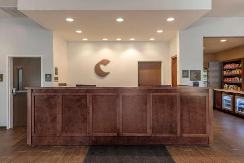 a lobby with a large wooden reception desk at Comfort Suites Dry Ridge in Dry Ridge