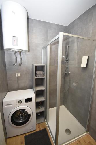 Bilik mandi di Apartman Bela