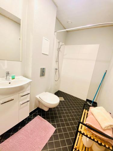 Bilik mandi di Filosoofi 1 Studio Apartments