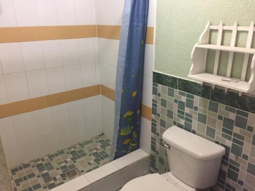 Un baño de Hotel Amigo