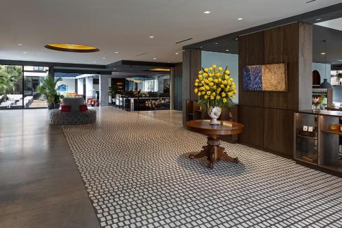 a lobby with a table with a vase of flowers on it at Hotel Haya in Tampa