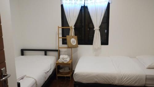 
A bed or beds in a room at Comeneetee Uthai

