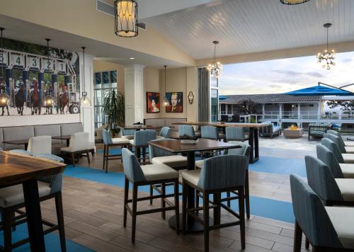 Lounge atau bar di Hotel Indigo San Diego Del Mar, an IHG Hotel