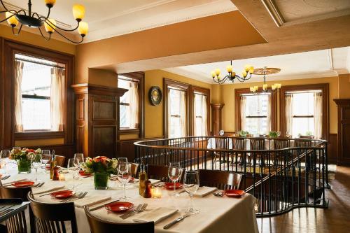 a dining room with tables and chairs in a restaurant at Kimpton Hotel Vintage Seattle by IHG in Seattle