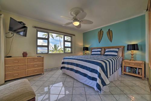 מיטה או מיטות בחדר ב-Beachfront Kihei Sanctuary with Lanai and Ocean Views!
