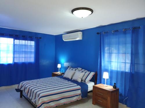 Ένα ή περισσότερα κρεβάτια σε δωμάτιο στο Hostal Villa Mayte Coronado