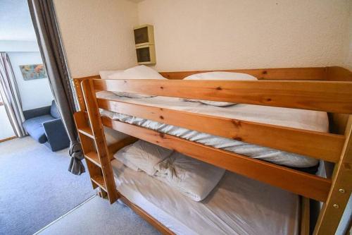 two bunk beds in a small room with at Les Cimes, Chaleureux studio 4 pers, 50m du télécabine, vue dégagée sur les pistes, DRAPS NON COMPRIS in Saint-Jean-d'Aulps