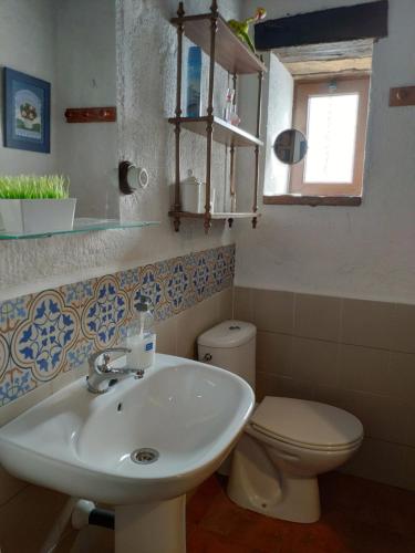 Kylpyhuone majoituspaikassa Casa Rural El Trepador Azul