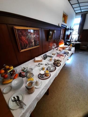 Đồ ăn tại/gần nhà khách