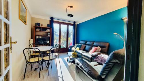 3* balcon vue lac commerces et plage à 100m