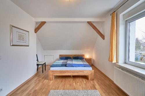 Voodi või voodid majutusasutuse Ferienwohnung Neukölln toas