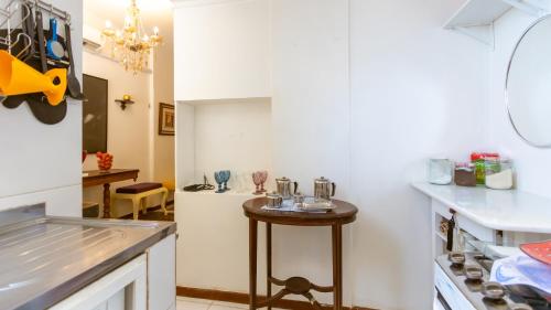 Η κουζίνα ή μικρή κουζίνα στο Apartamentos Praça da Sé