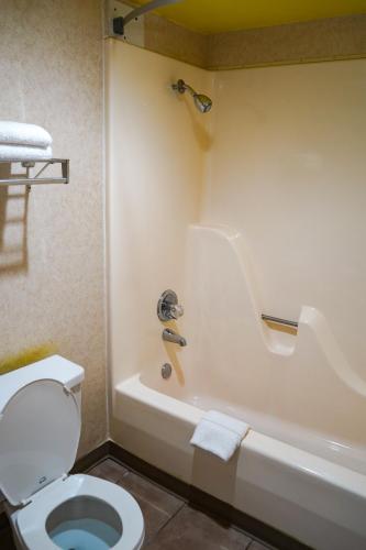 Ένα μπάνιο στο Sunset Inn Clarksville