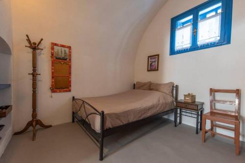 Posteľ alebo postele v izbe v ubytovaní easy going santorini house