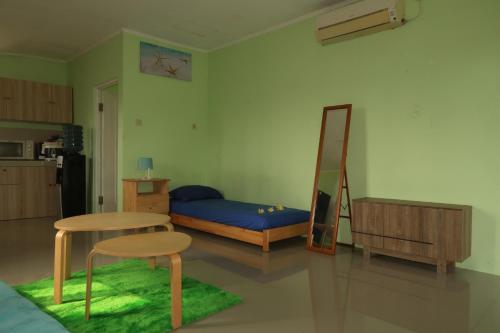 Ένα ή περισσότερα κρεβάτια σε δωμάτιο στο Arya's Surf Camp Cimaja