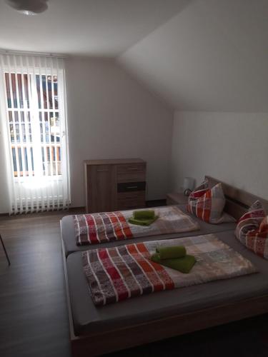 Posteľ alebo postele v izbe v ubytovaní Ferienhaus Alpengarten