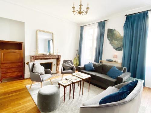 a living room with a couch and chairs and a fireplace at Manoir 1838 à - 3 km du Zoo de Beauval & proche des châteaux in Saint-Aignan